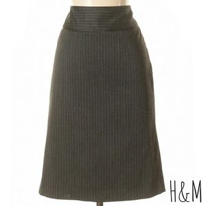 H&M • Pencil Skirt • Pinstripe  • Size 6 • EUC